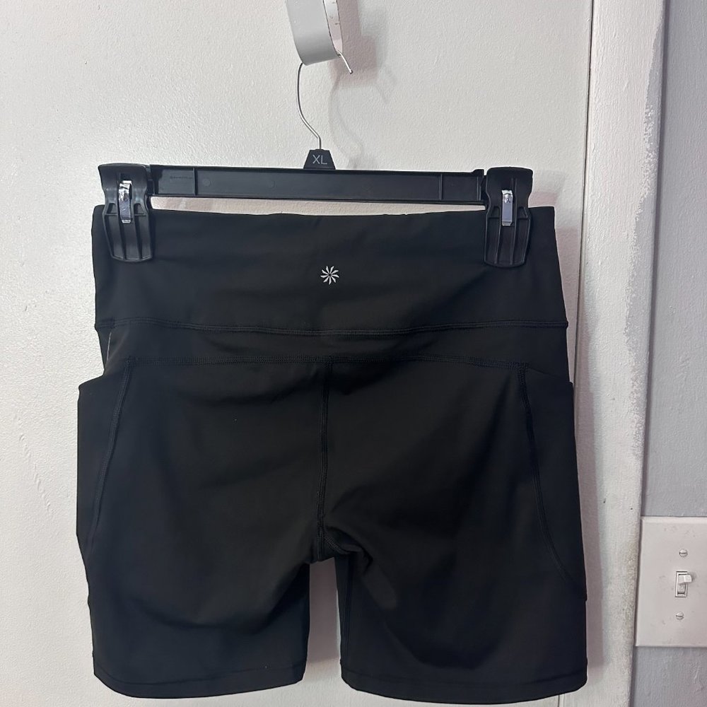 Athleta Ultimate Stash 7" Short